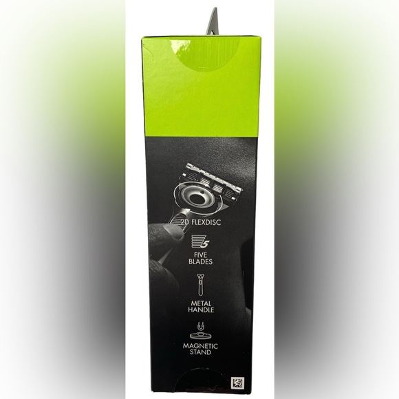 NIB GILLETTE LABS WITH EXFOLIATING BAR - Picture 3 of 4